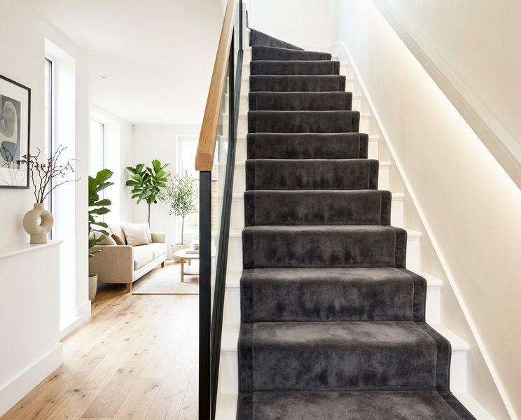 Renew - Velourledertreppe in Bicolor seitlich