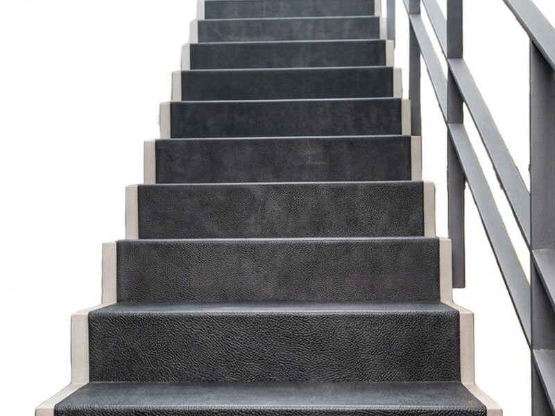 Echtledertreppe mit CONTINENTAL - SALTON GRAY