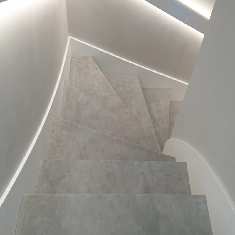 Velourledertreppe in grauem Velourleder - Renew